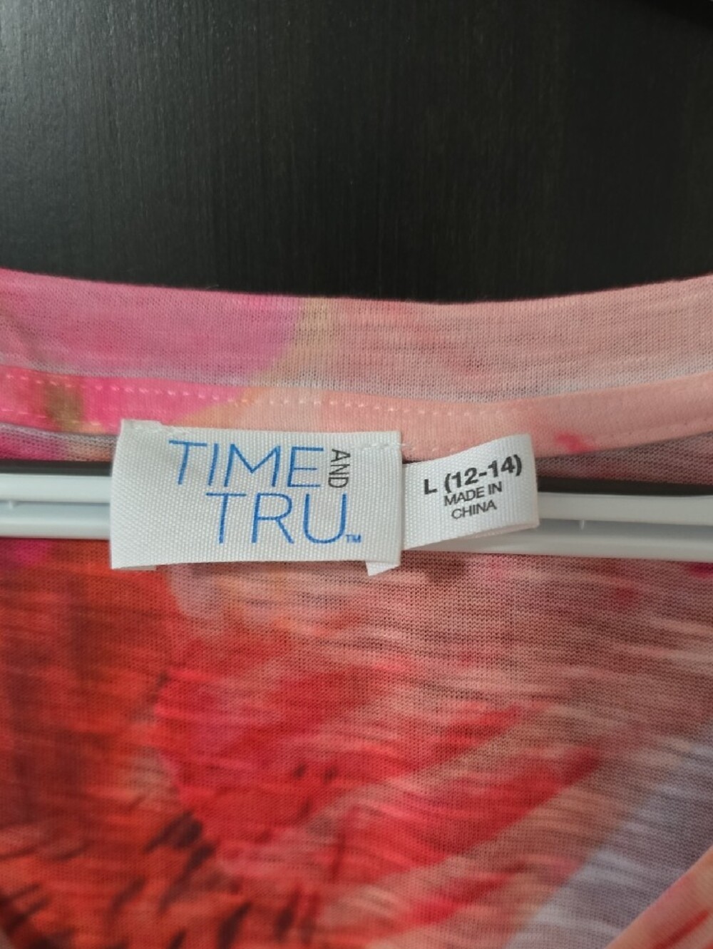 Time and Tru Pink Coral Floral V-Neck Short Sleeve Top - Picture 2 of 7